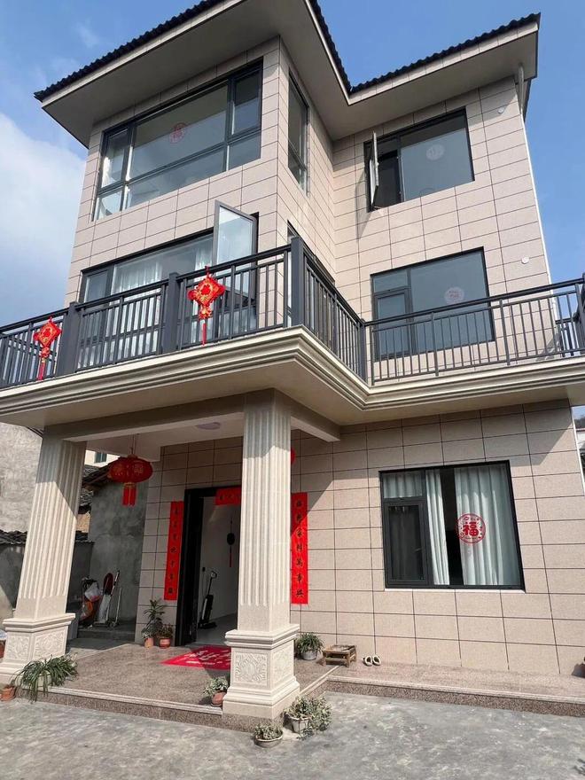 建房子。虽然平平无奇住着却超温馨！尊龙凯时网浙江姑娘花50万回农村自(图7)