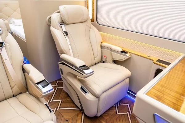 佳华汽车销售有限公司汽车发烧改装尊龙凯时app红旗国悦北京中汽(图3) 佳华汽车销售有限公司汽车发烧改装尊龙凯时app红旗国悦北京中汽(图3)